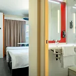 巴约讷中心宜必思酒店 酒店 3*