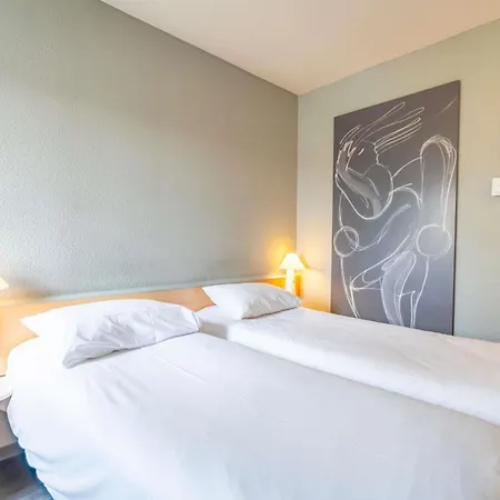 Ibis Centre Hotel 3*