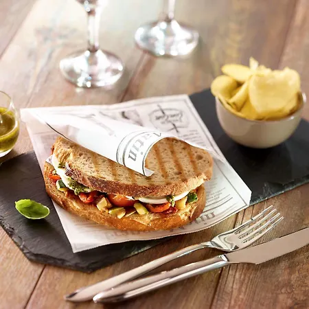 Ibis Centre Hotel 3*