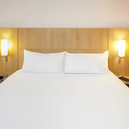 Ibis Centre Hotell 3*