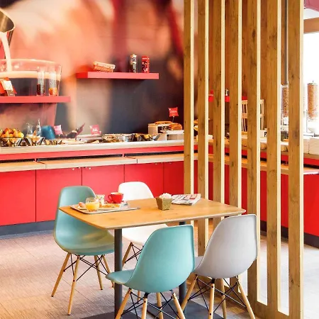 Ibis Centre Hotell 3*