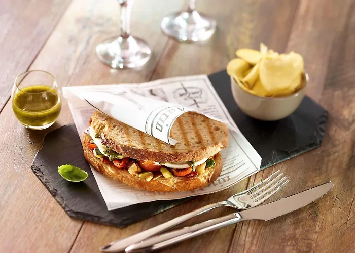 Ibis Centre Hotel 3*